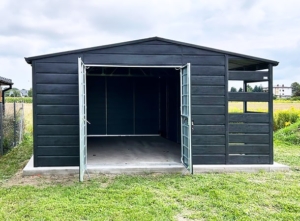 5x5m DELUX storage, with gable roof, 1m wide open part on the right side, with gap plating, double wing door, with edging, gutter, wide horizontal plating, galvanized frame structure