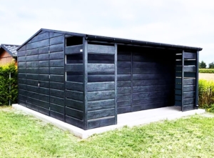 5x5m DELUX storage, with gable roof, 1m wide open part on the right side, with gap plating, double wing door, with edging, gutter, wide horizontal plating, galvanized frame structure