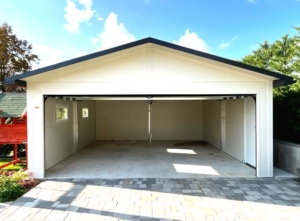 5,8×6m DELUX insulated mobile garage with gable roof, sectional door, door, 2 windows, cornices, gutter, galvanized frame