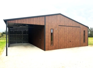 9x7m DELUX mobile garage, with gable roof, sectional door, door, skirting, gutter, vertical cladding, galvanized frame