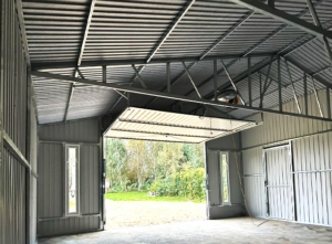 9x7m DELUX mobile garage, with gable roof, sectional door, door, skirting, gutter, vertical cladding, galvanized frame