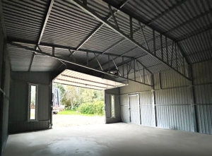 9x7m DELUX mobile garage, with gable roof, sectional door, door, skirting, gutter, vertical cladding, galvanized frame