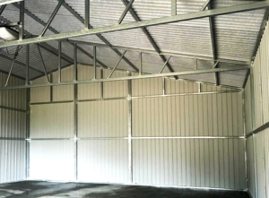 9x7m DELUX mobile garage, with gable roof, sectional door, door, skirting, gutter, vertical cladding, galvanized frame