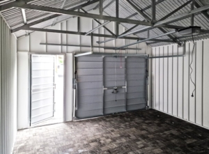 4,5x7m DELUX plastered mobile garage with gable roof, tilting door, door, 2 windows, gutter, skirting, galvanized frame