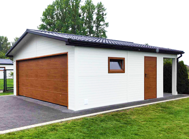 6x7,3m DELUX insulated mobile garage with gable roof, rear overhang, sectional door, door, window, skirting, gutter, galvanized frame
