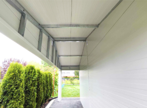 6x7,3m DELUX insulated mobile garage with gable roof, rear overhang, sectional door, door, window, skirting, gutter, galvanized frame