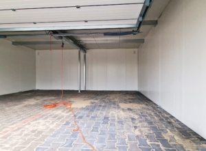 9,5x6,29m DELUX plastered insulated mobile garage with sloping roof, sectional door, 2 doors, 2 windows, partition and separate storage room, guttering, PIR sandwich panel wall and roof construction