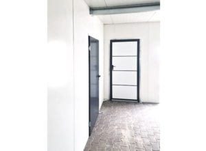 9,5x6,29m DELUX plastered insulated mobile garage with sloping roof, sectional door, 2 doors, 2 windows, partition and separate storage room, guttering, PIR sandwich panel wall and roof construction