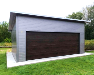 6,3x5,3m-es DELUX szigetelt mobilgarázs hátra lejtő tetővel, szekcionált kapuval, ajtóval, ablakokkal, szegélyekkel, ereszcsatornával, horganyzott vázszerkezettel